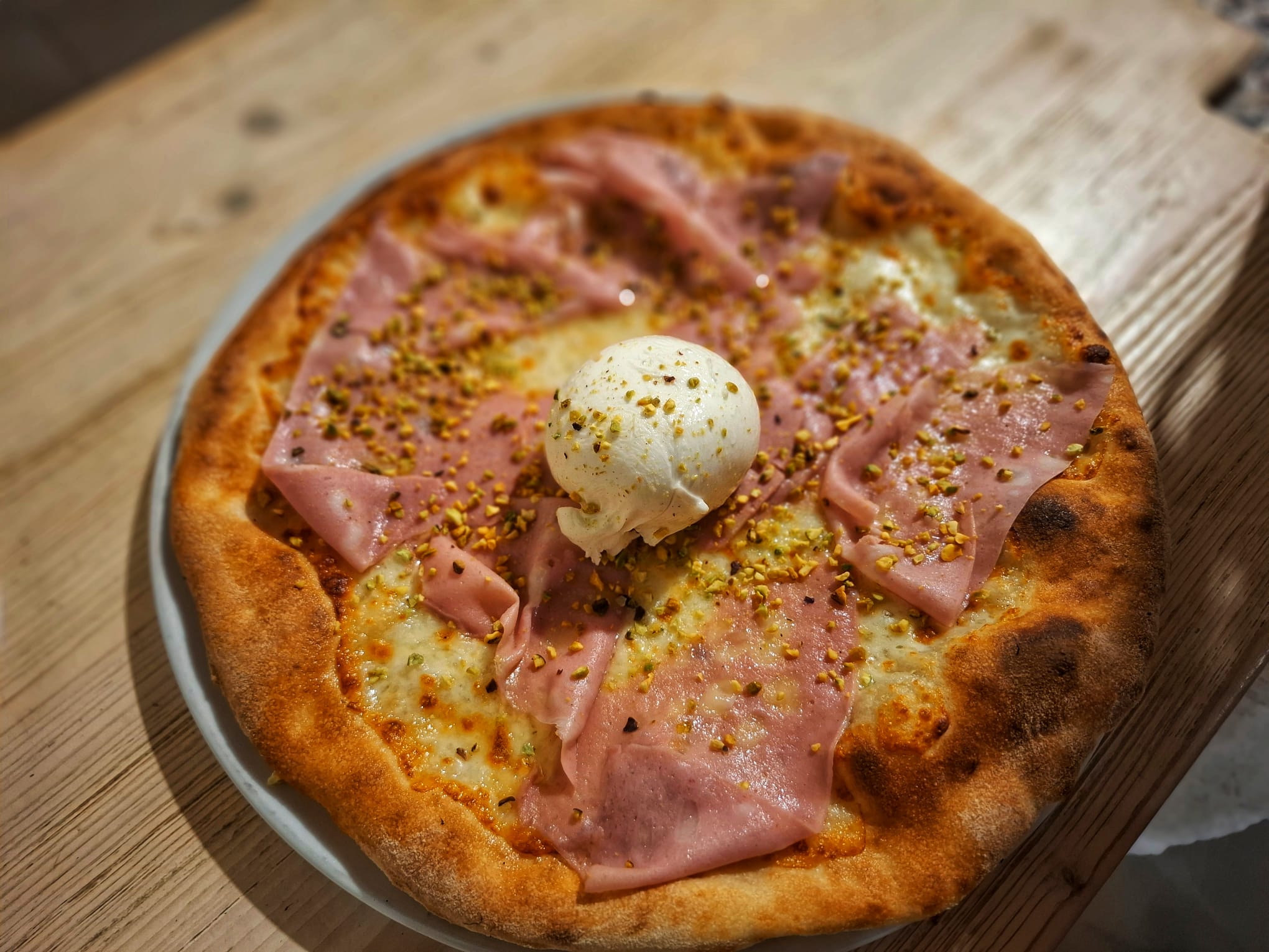 Pizzeria La Poglianasca - Pizza Mortadella e Burrata